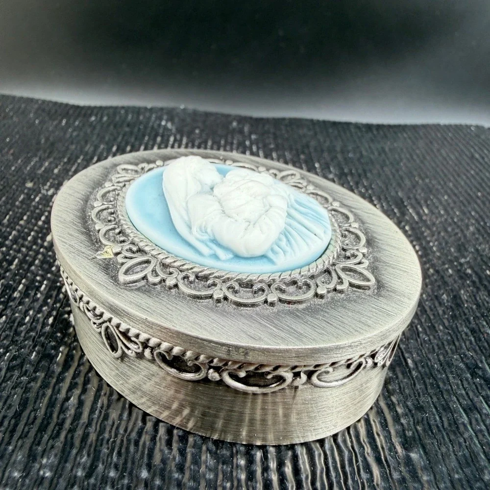2013‎ CB Mother and Child Cameo Trinket Box Silver Tone Blue Oval Jewelry Case